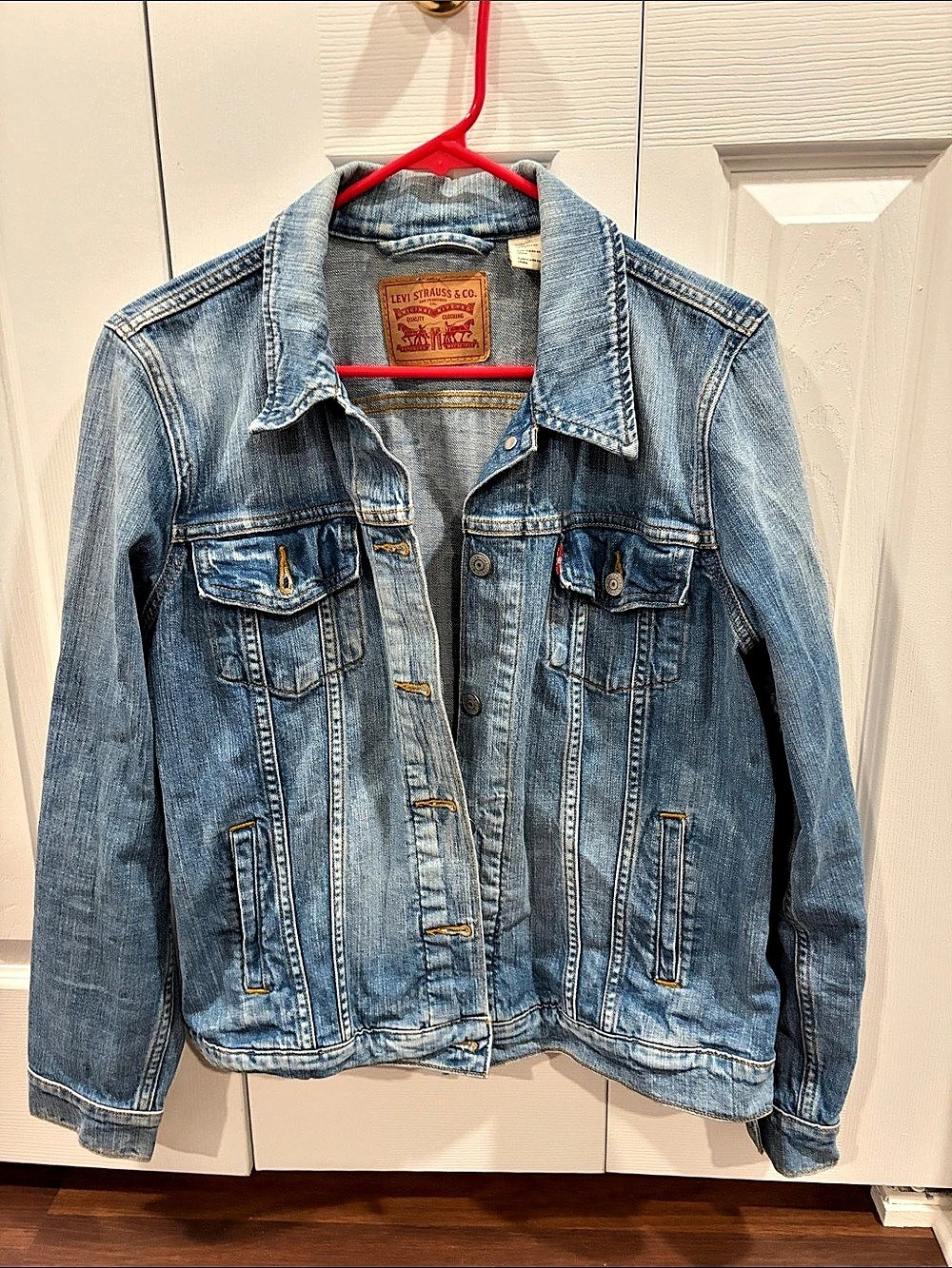 Levi's Original Trucker Jacket Women's Denim Jean Jacket in Blue